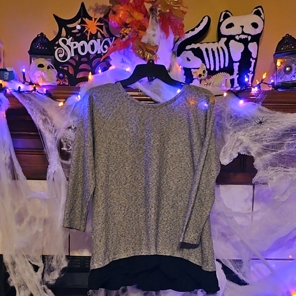 EUC Kate & Mallory Gray and Black Textured 3/4 Sleeve Blouse W/ Bow Detail - Picture 1 of 5